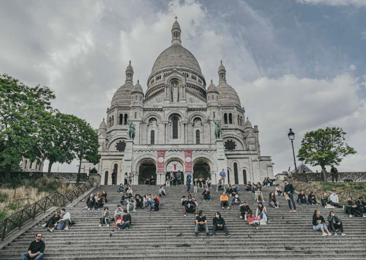 Avec Balcon Pres Sacre Coeur París